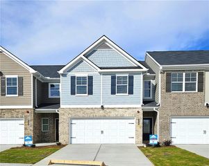 338 Lanier Circle, Woodstock, GA 30189