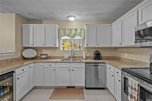 2 Mulberry Drive, Cranston, RI 02921