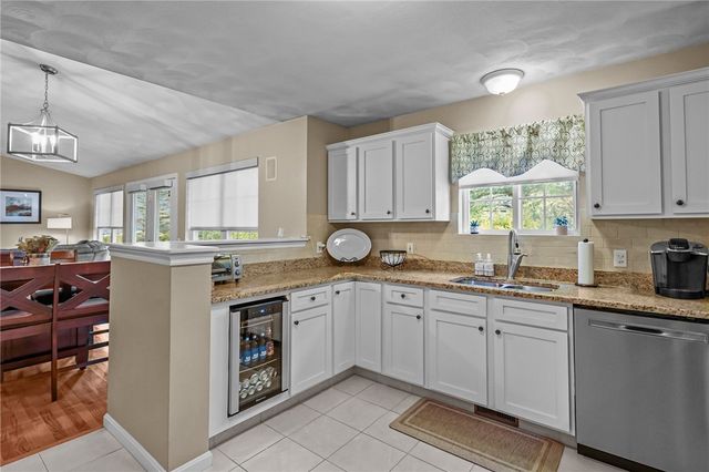 2 Mulberry Drive, Cranston, RI 02921