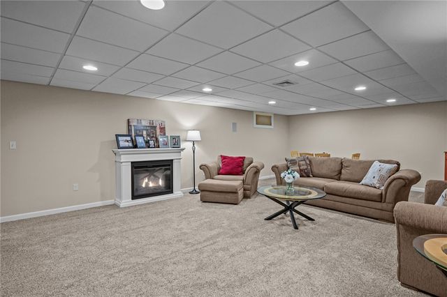 2 Mulberry Drive, Cranston, RI 02921