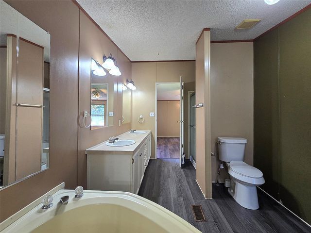 111 Lakeside Woods Drive, Point Blank, TX 77364