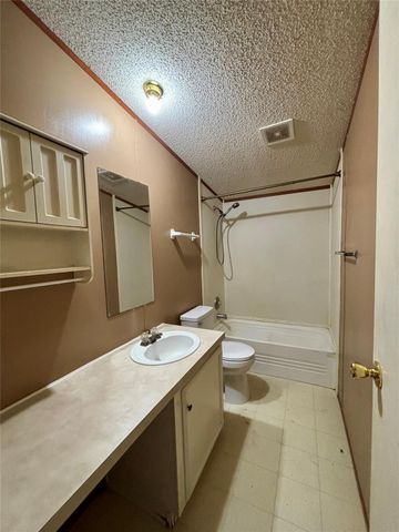 111 Lakeside Woods Drive, Point Blank, TX 77364