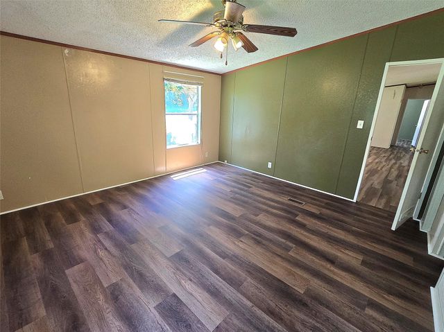 111 Lakeside Woods Drive, Point Blank, TX 77364