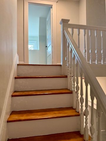 513 Slocum Rd, Dartmouth, MA 02747