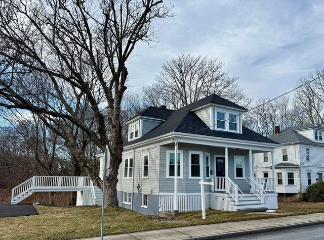 513 Slocum Rd, Dartmouth, MA 02747