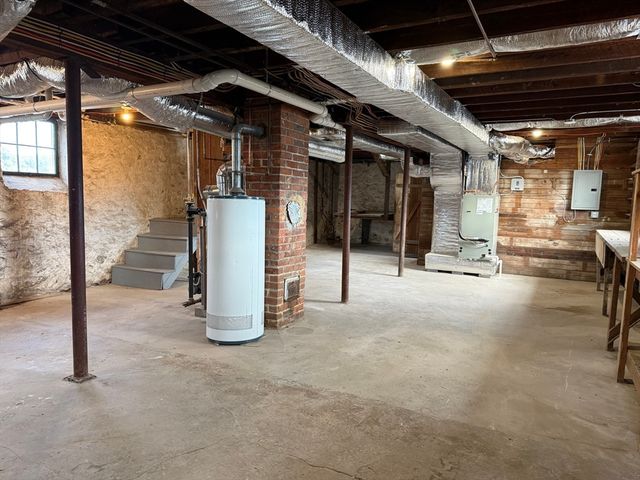 513 Slocum Rd, Dartmouth, MA 02747