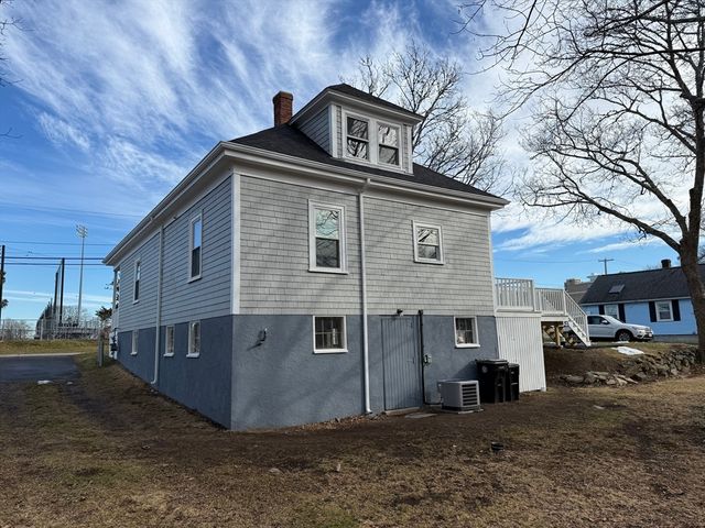 513 Slocum Rd, Dartmouth, MA 02747
