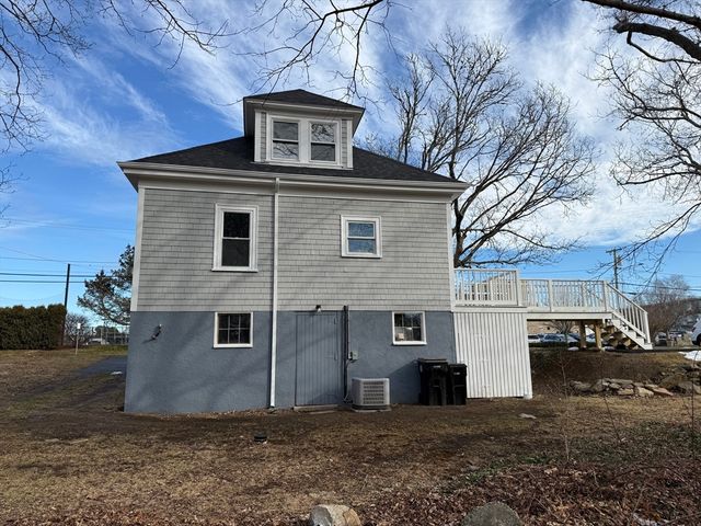 513 Slocum Rd, Dartmouth, MA 02747