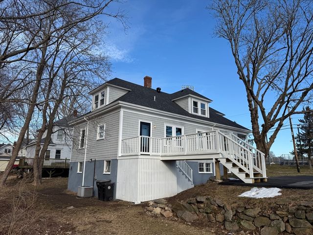 513 Slocum Rd, Dartmouth, MA 02747