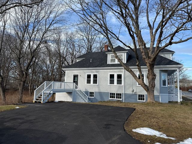 513 Slocum Rd, Dartmouth, MA 02747
