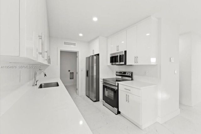 19320 NW 37th Ave, Miami Gardens, FL 33056