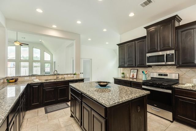 3209 Seneca Landing Lane, Pearland, TX 77584