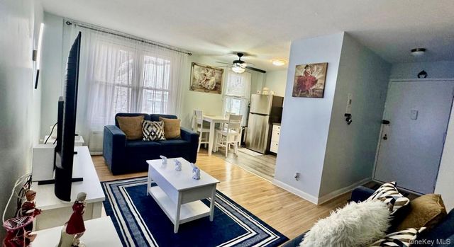 25 Trinity Place 2k, New Rochelle, NY 10805