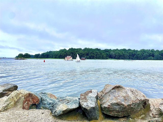 25 Trinity Place 2k, New Rochelle, NY 10805