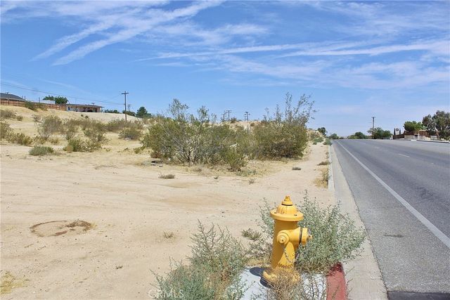 11 Village Drive, Victorville, CA 92395