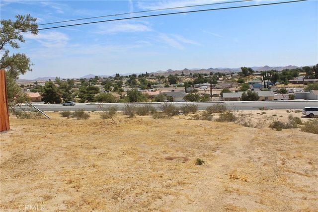 11 Village Drive, Victorville, CA 92395