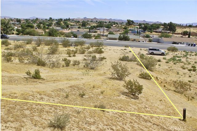 11 Village Drive, Victorville, CA 92395
