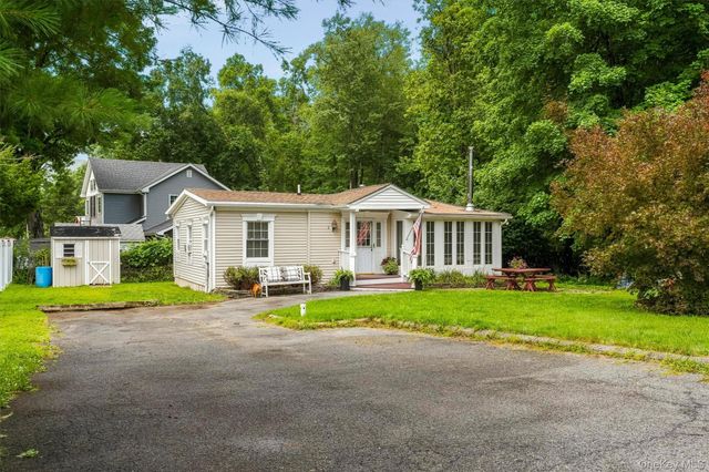 7 Locust Drive, Greenwood Lake, NY 10925