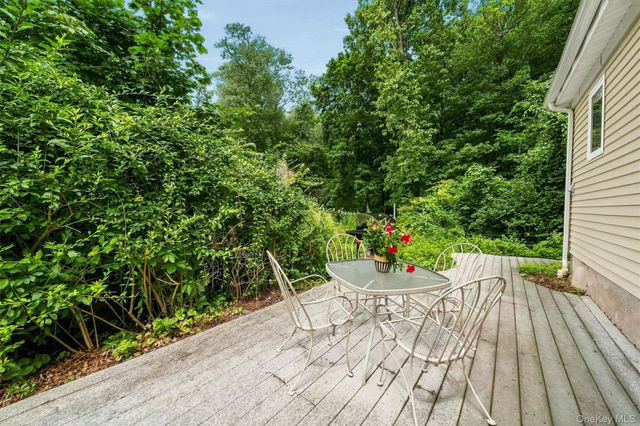 7 Locust Drive, Greenwood Lake, NY 10925