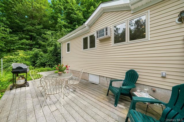 7 Locust Drive, Greenwood Lake, NY 10925