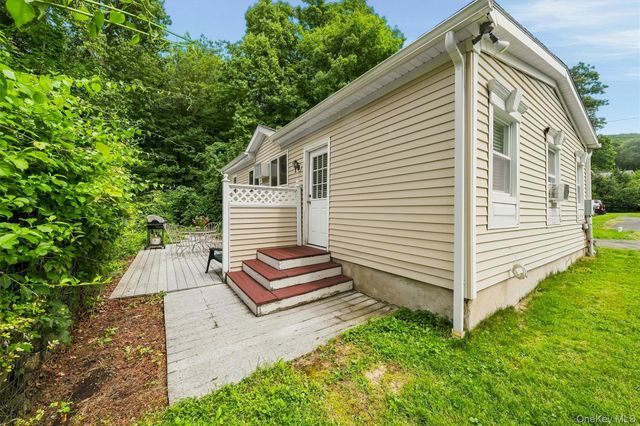 7 Locust Drive, Greenwood Lake, NY 10925