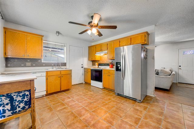 6295 Lakeview Drive, Reno, TX 75462