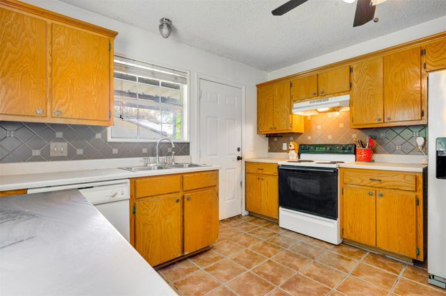 6295 Lakeview Drive, Reno, TX 75462