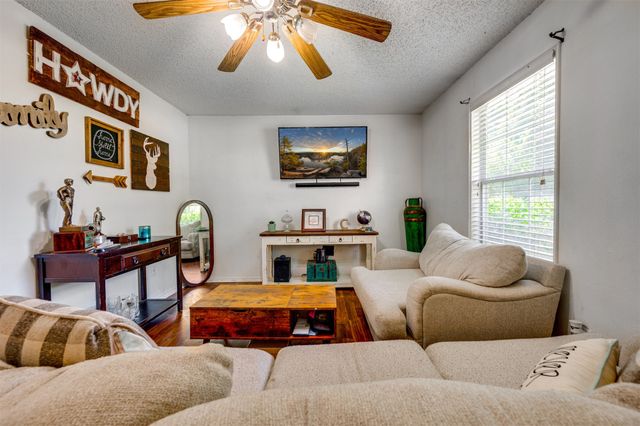 6295 Lakeview Drive, Reno, TX 75462