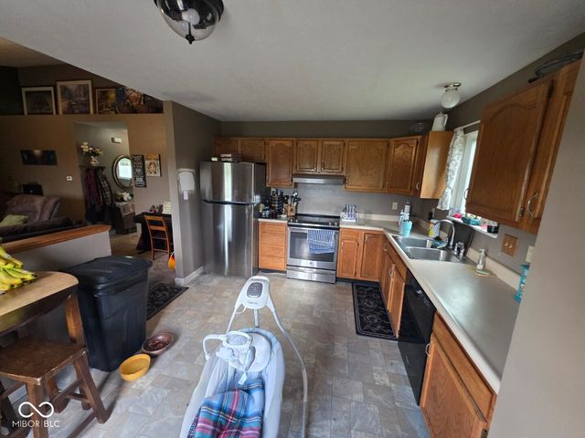 271 Bear Story Court, Greenfield, IN 46140