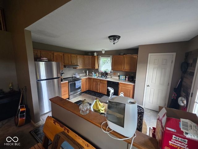 271 Bear Story Court, Greenfield, IN 46140