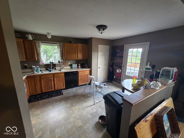 271 Bear Story Court, Greenfield, IN 46140