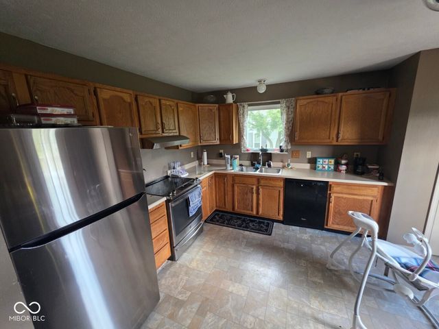 271 Bear Story Court, Greenfield, IN 46140