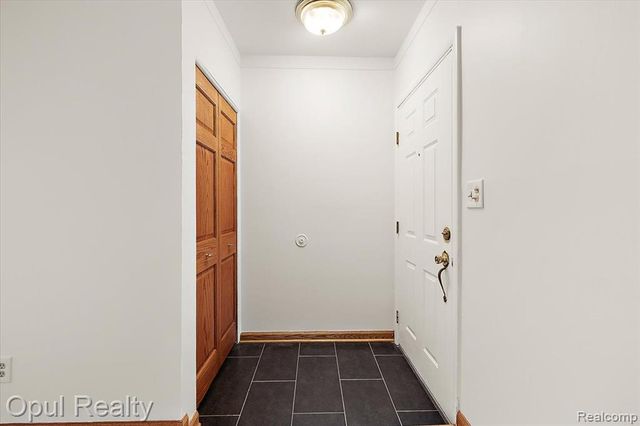 38731 Ann Arbor Trail, Livonia, MI 48150