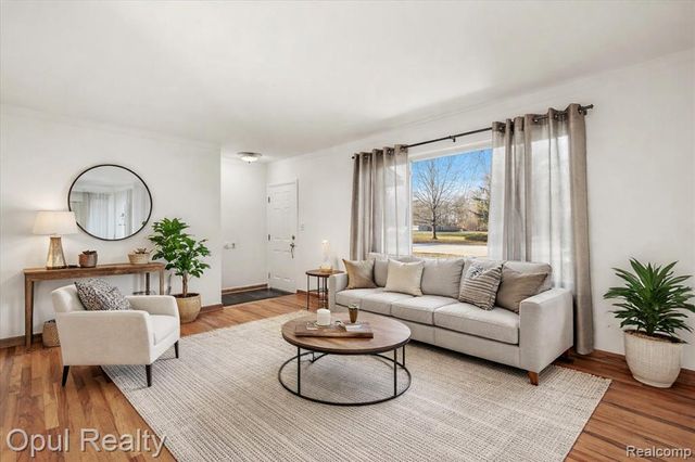 38731 Ann Arbor Trail, Livonia, MI 48150