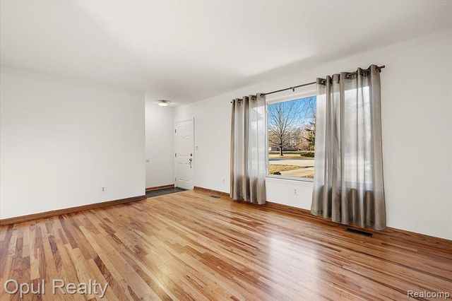 38731 Ann Arbor Trail, Livonia, MI 48150