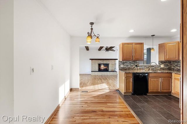 38731 Ann Arbor Trail, Livonia, MI 48150