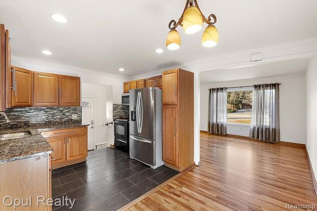 38731 Ann Arbor Trail, Livonia, MI 48150