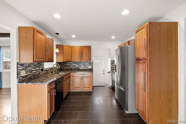 38731 Ann Arbor Trail, Livonia, MI 48150