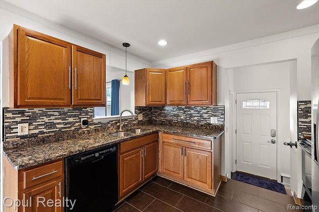 38731 Ann Arbor Trail, Livonia, MI 48150