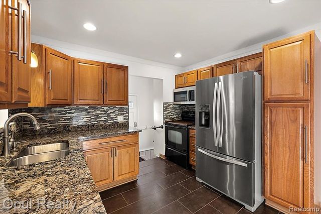 38731 Ann Arbor Trail, Livonia, MI 48150