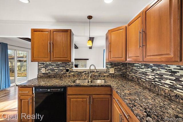 38731 Ann Arbor Trail, Livonia, MI 48150