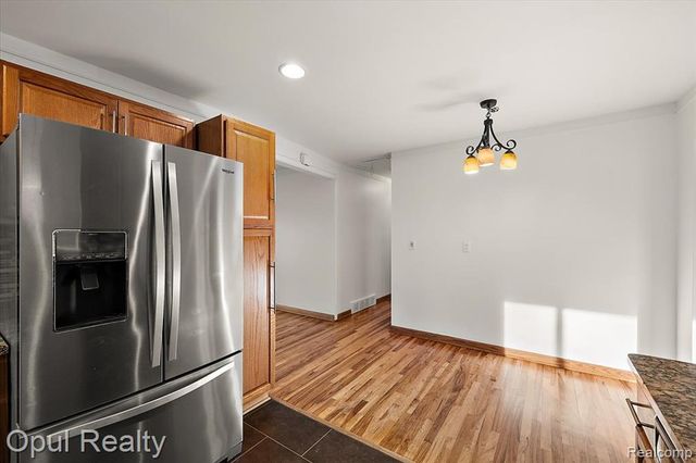 38731 Ann Arbor Trail, Livonia, MI 48150