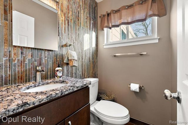 38731 Ann Arbor Trail, Livonia, MI 48150