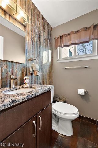 38731 Ann Arbor Trail, Livonia, MI 48150