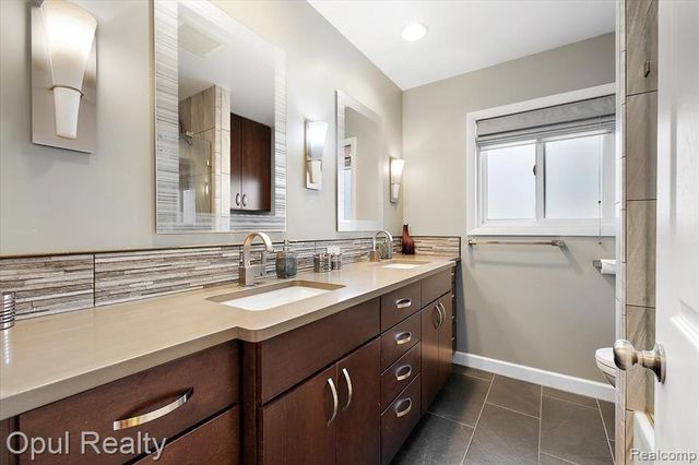 38731 Ann Arbor Trail, Livonia, MI 48150