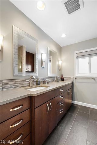 38731 Ann Arbor Trail, Livonia, MI 48150