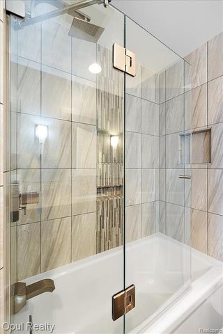 38731 Ann Arbor Trail, Livonia, MI 48150