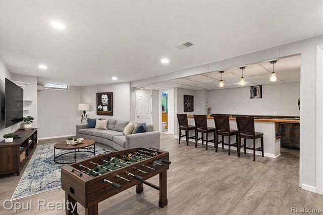 38731 Ann Arbor Trail, Livonia, MI 48150