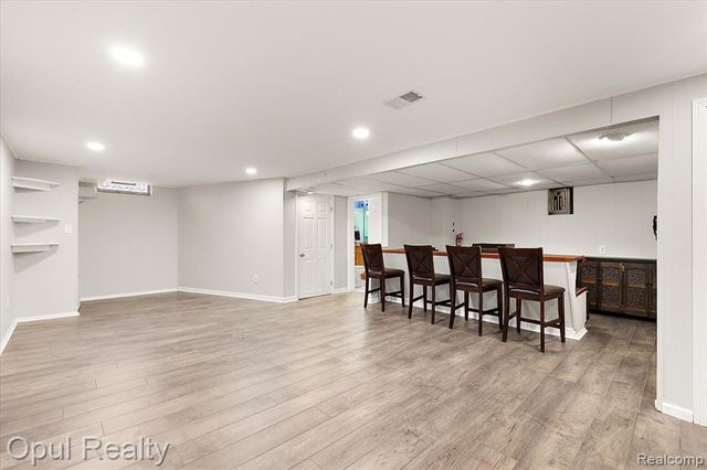 38731 Ann Arbor Trail, Livonia, MI 48150