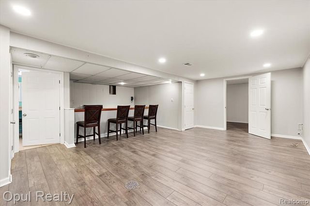 38731 Ann Arbor Trail, Livonia, MI 48150